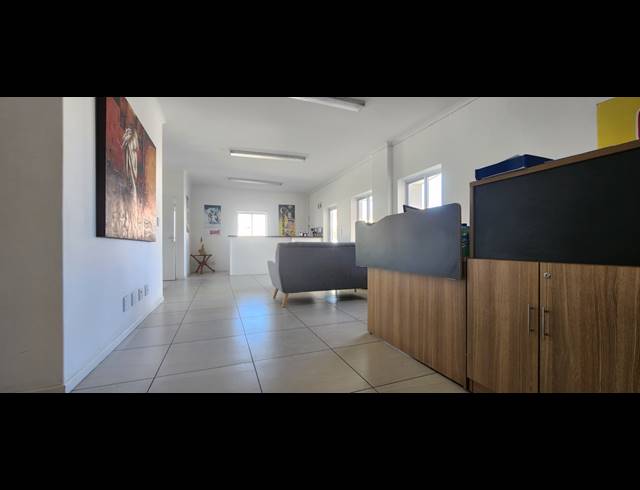 1,100M² WAREHOUSE TO LET IN RIVERGATE